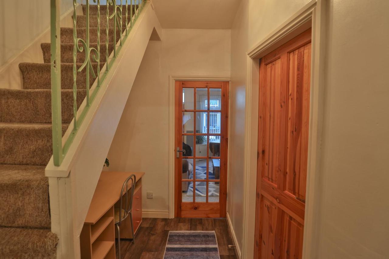 Devon St - Cozy Home, Free Easy Parking! Kingston upon Hull Exterior photo